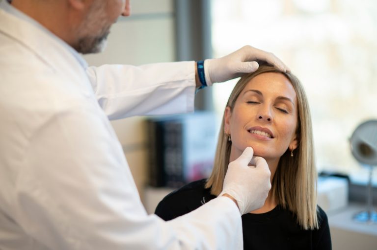 Eliminar las arrugas de los labios o código de barras